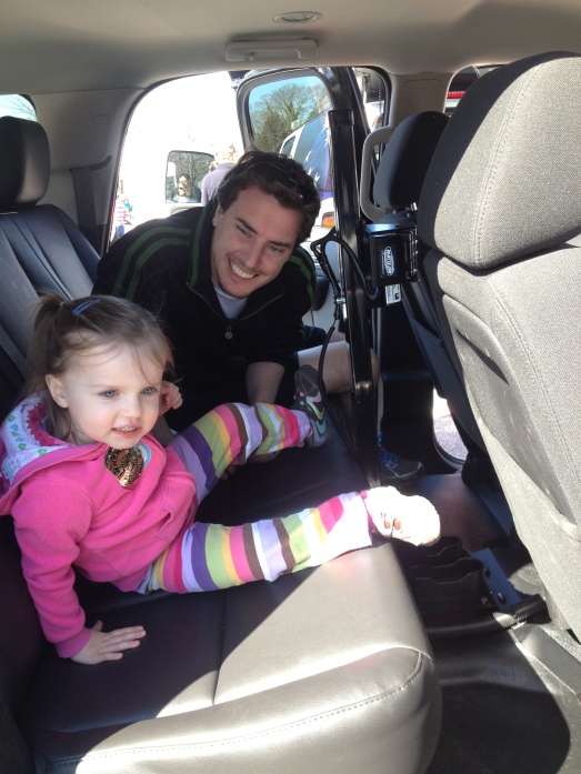 Elodie and daddy are in trouble in the police car
